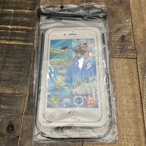 NEW IN BOX WATERPROOF CELL PHONE CASE IN BLACK